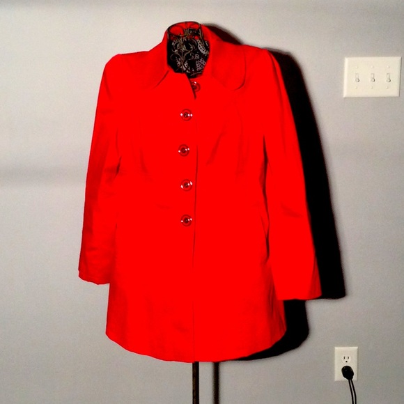 Gillian red coat - Picture 1 of 3
